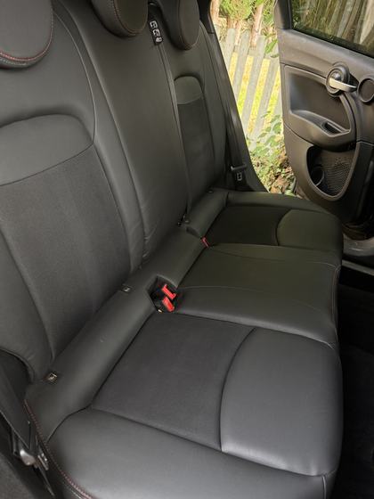 Après le passage de Stanwash : banquette arrière (Fiat 500X)
