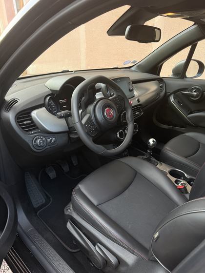 Après le passage de Stanwash : poste de conduite (Fiat 500X)