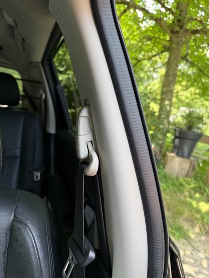 Après le passage de Stanwash : montant central (Nissan Qashqai)